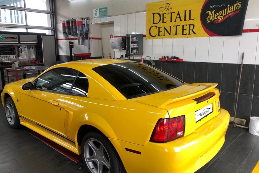 Ford Mustang / Scheiben tönen Vor-Ort-Service